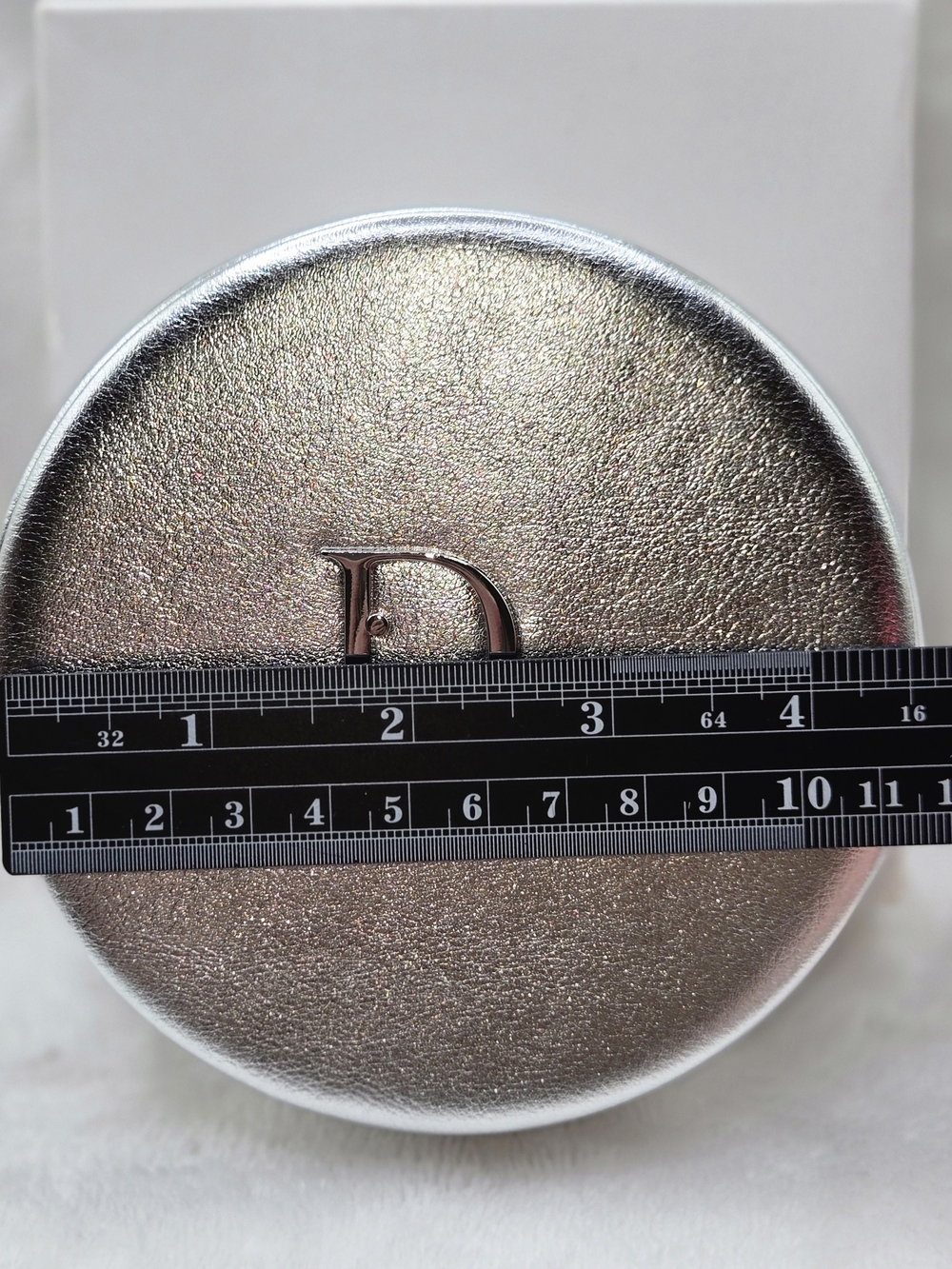 Round cosmetic pouch in metallic silver finish featuring raised logo - Picture 6 of 6